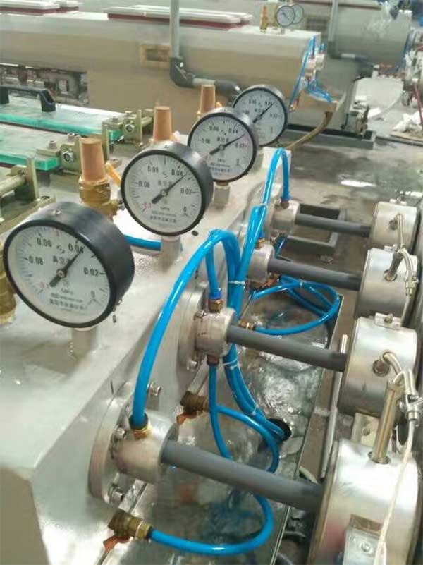 PVC一出四擠出機1