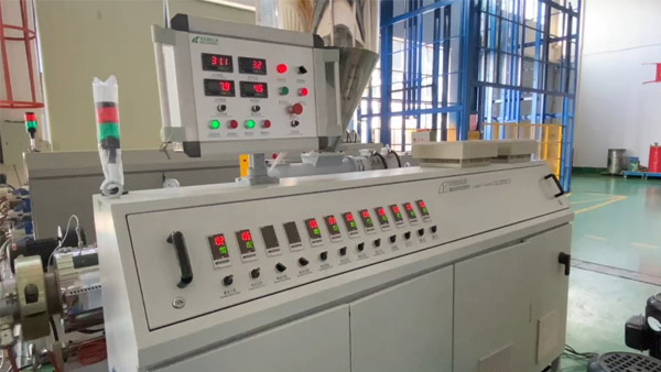 PVC一出二線(xiàn)槽生產(chǎn)線(xiàn) 試機(jī)視頻